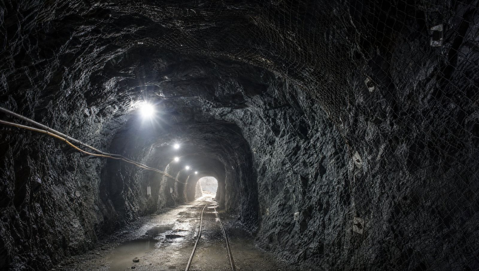 Iluminación adaptativa en minería: seguridad en la transición entre luz y oscuridad